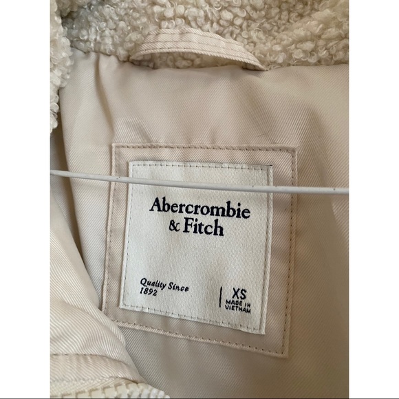 Abercrombie and Fitch White Puffer Jacket Sz. XS - Picture 2 of 4